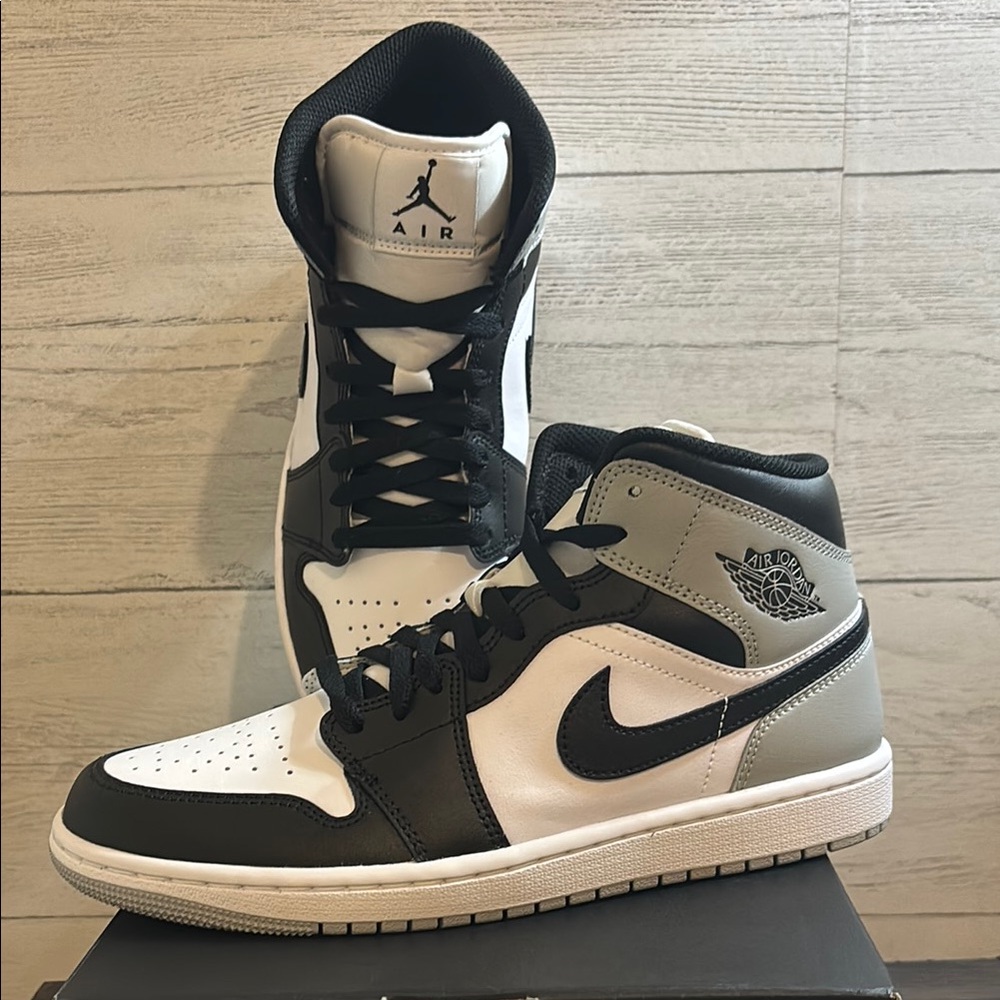 Brand New Air Jordan 1 Mid (NWT)